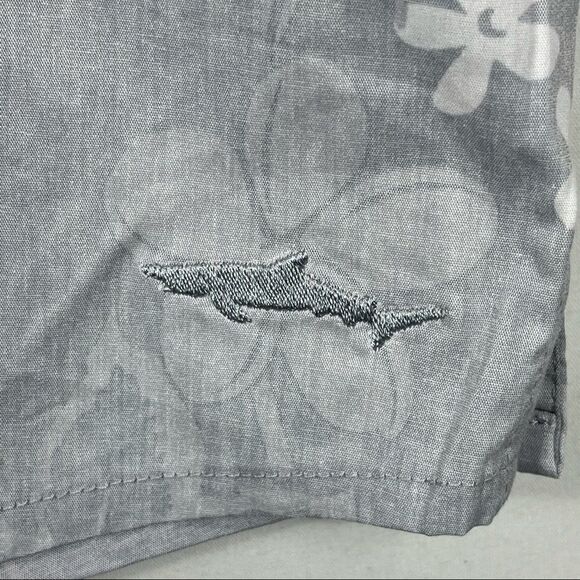 Premiums Hawaiian Grey/White Palm Trees Button Top - Picture 10 of 16